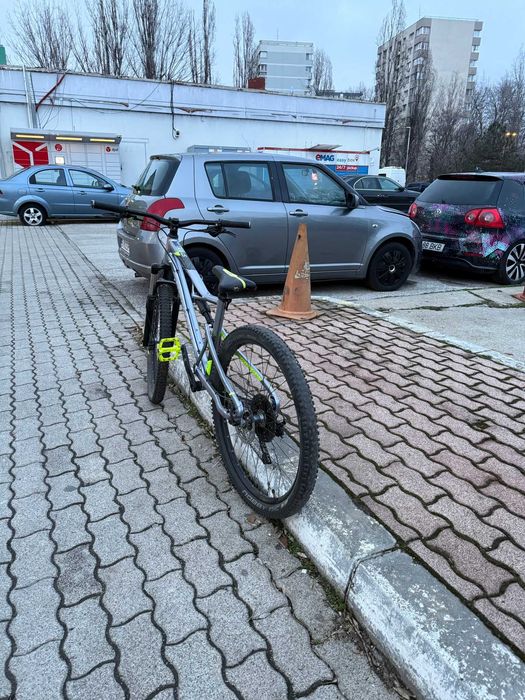 vand bicicleta rockrider st900s!!!