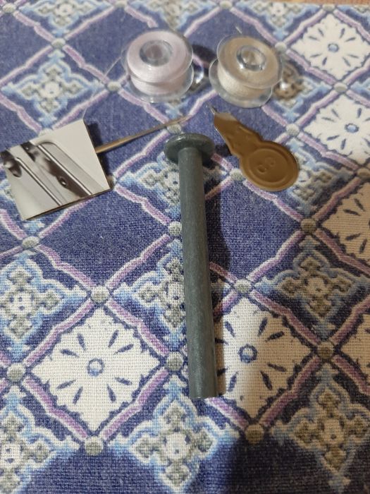 Портативная ручная швейная машинка