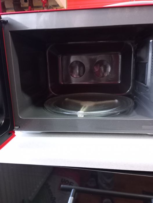 Vând cuptor cu microunde Daewoo