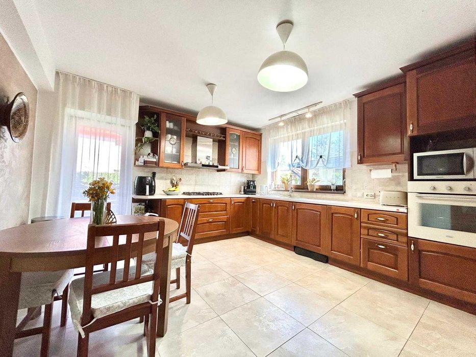 Vila Premium  P+1+M in Odaile/Otopeni - 365 mp suprafata utila, 900 mp teren,  8 camere, 4 bai