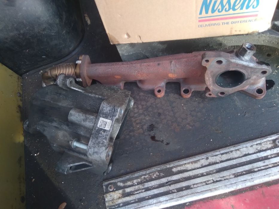 Двигател на части 651 мерцедес 220  2011г.сди