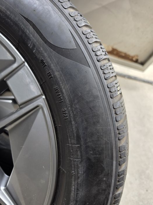 4 Броя 235/60/20 Pirelli 2x7,2mm 24dot, 2x6,5mm 21dot