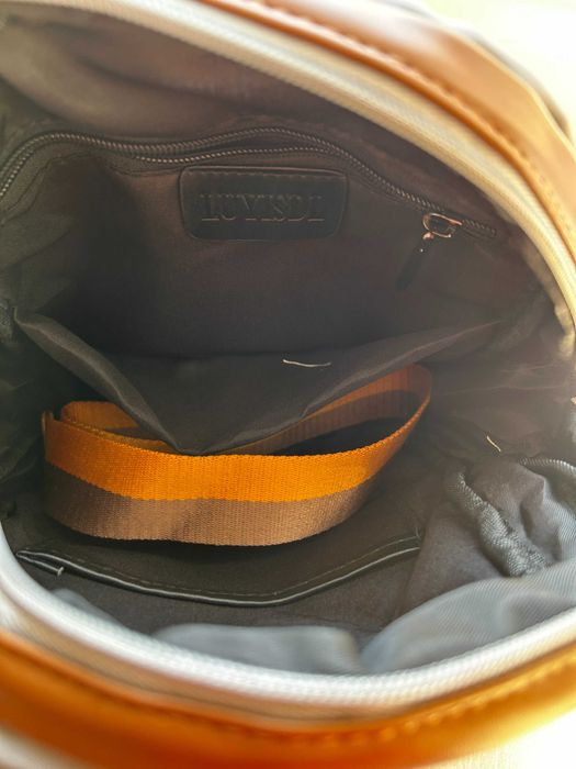 Продавам нова дамска чанта тип раница