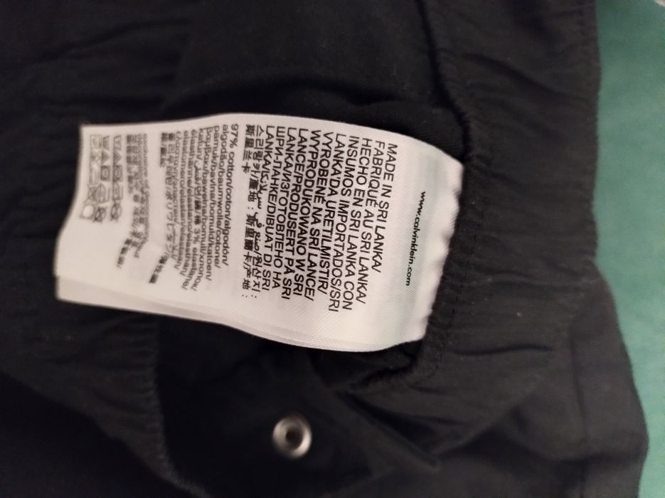 De vânzare pantaloni Calvin Klein