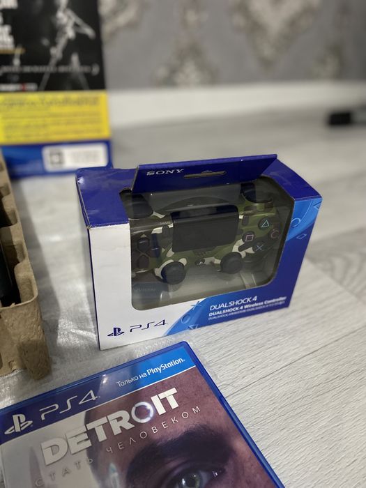 Продам playstation 4 slim 1тб новая
