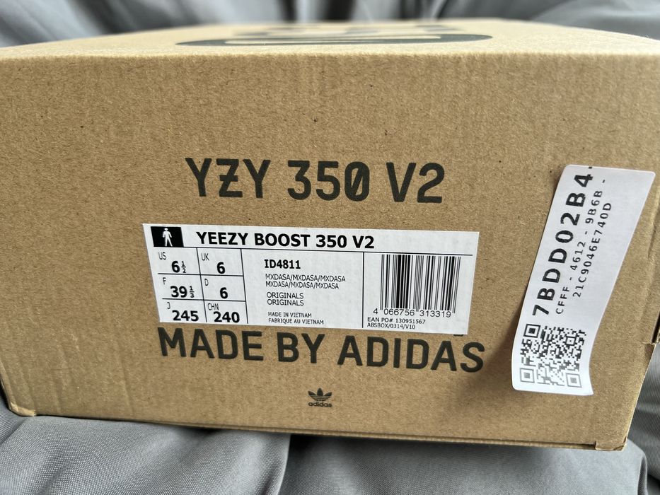 Yeezy Boost 350 V2 Dark Salt Adidas Unisex 39 1/3