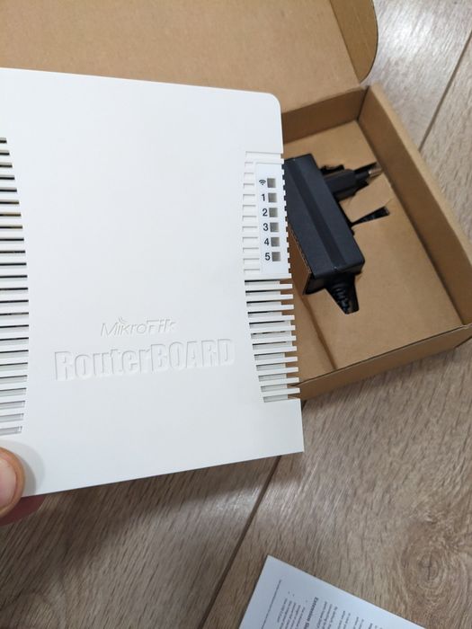 Router mikrotik rb951ui-2hnd ca nou