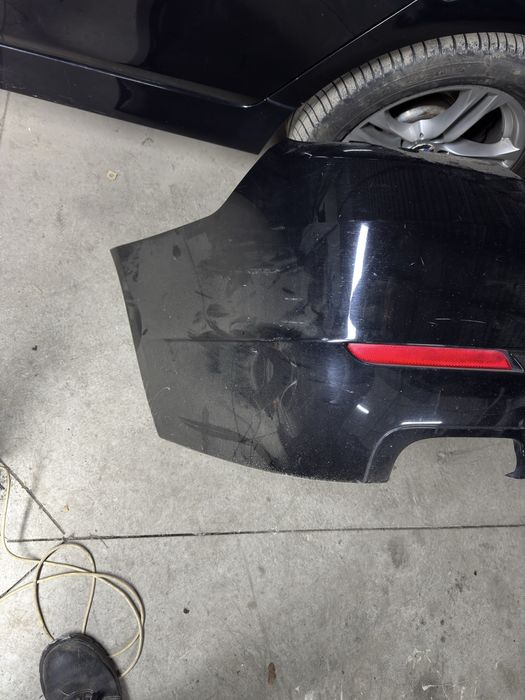 Задна броня за BMW F10 с основите и държачи за нея