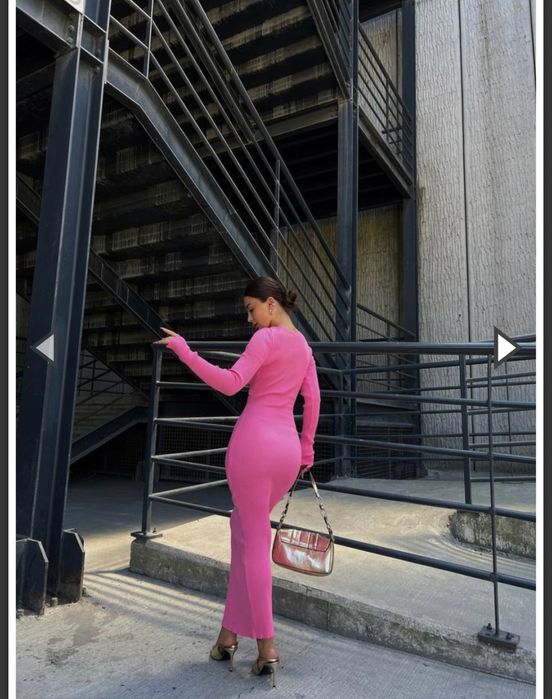 Розова дълга рокля рипс