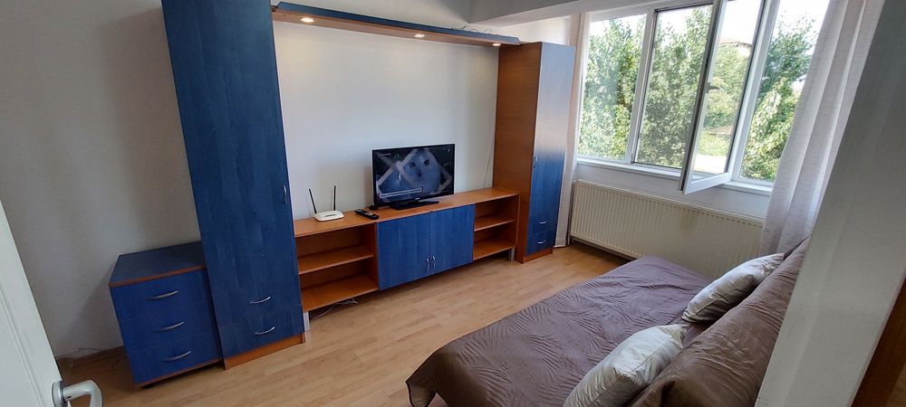 Închiriez garsoniera