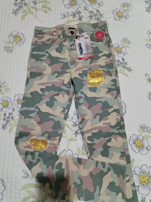 Брендовые брючки Levis, на девочку до 10лет