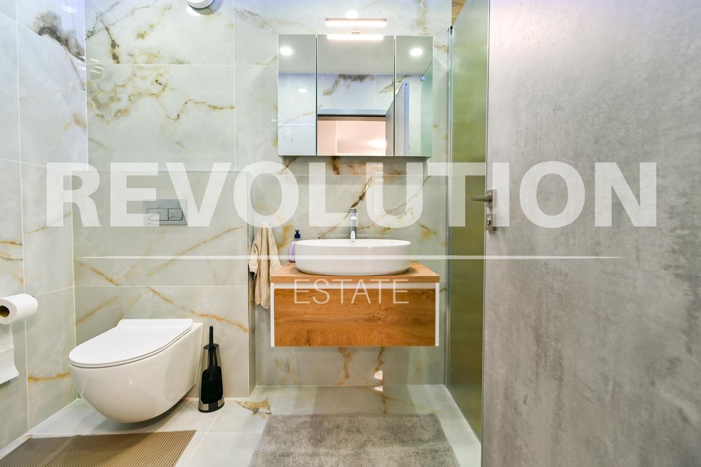 Четиристаен апартамент в ж.к. Зона Б-18.