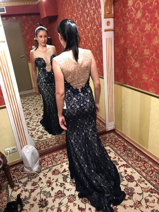 Официална рокля тъмно синьо с бежаво на турски дизайнер, красота