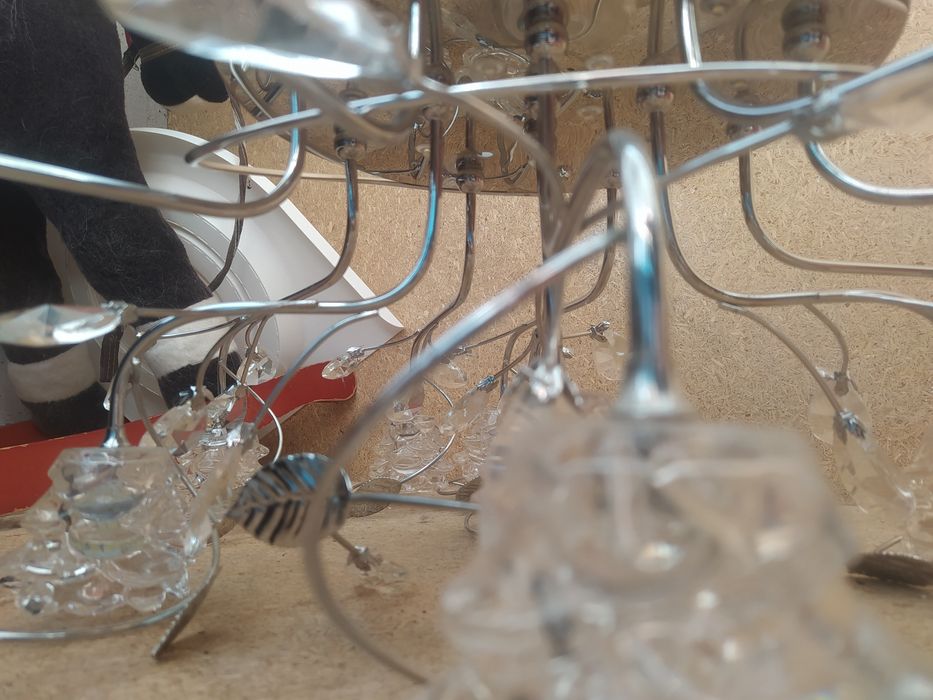 Продам большую люстру