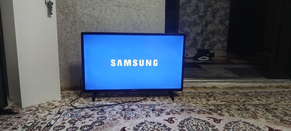 Samsung SMART TV  82см