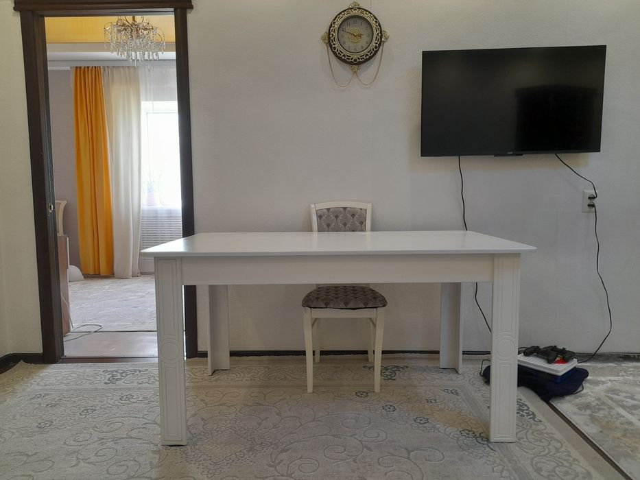 Продаётся  стол гостиной