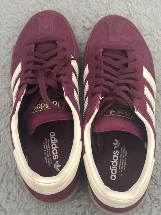 Vând adidas aproape noi