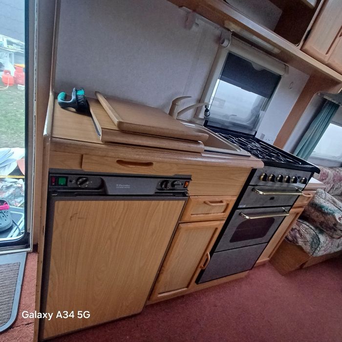 Vând rulota elddis 2003 neinmatriculata 3 zone 5 pers