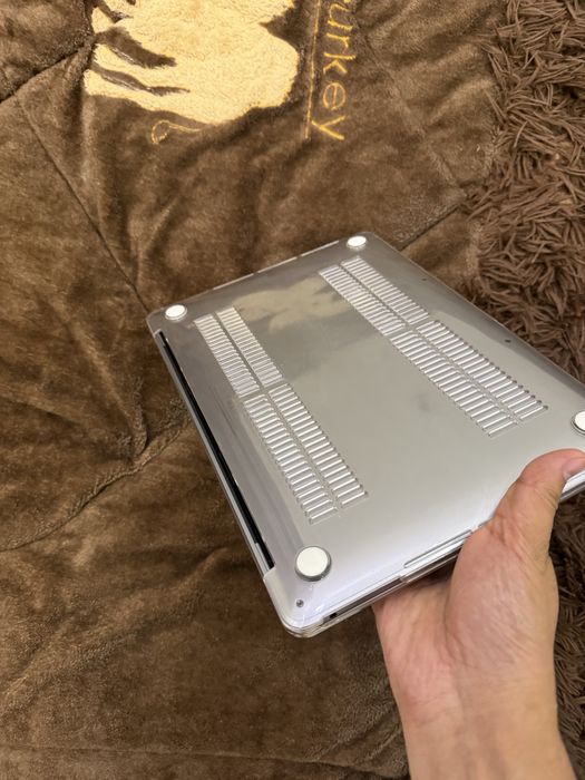 MacBook Pro 2020 m1 sotiladi