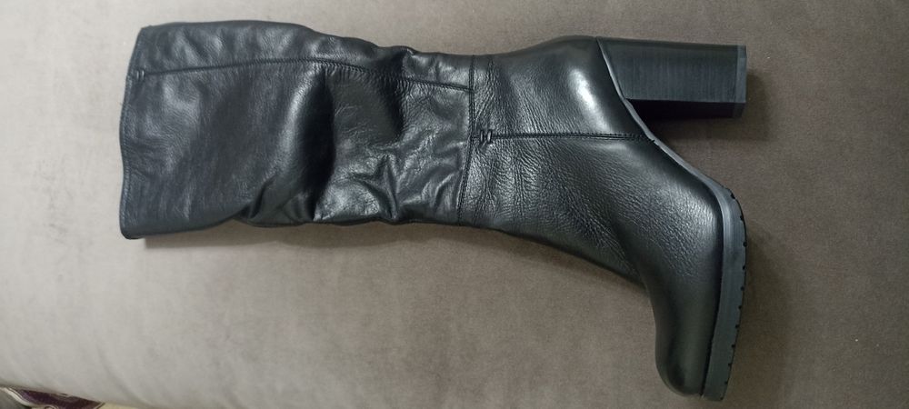 Продам женские сапоги