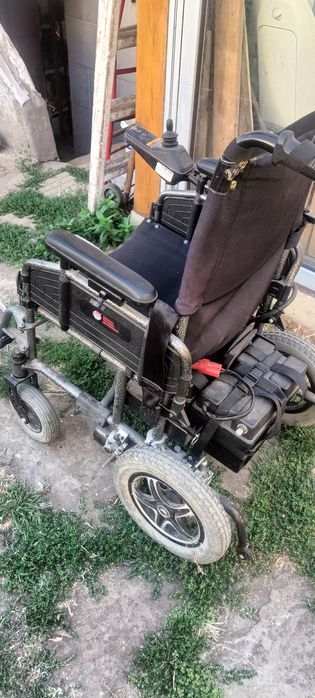 Инвалидна електрическа количка