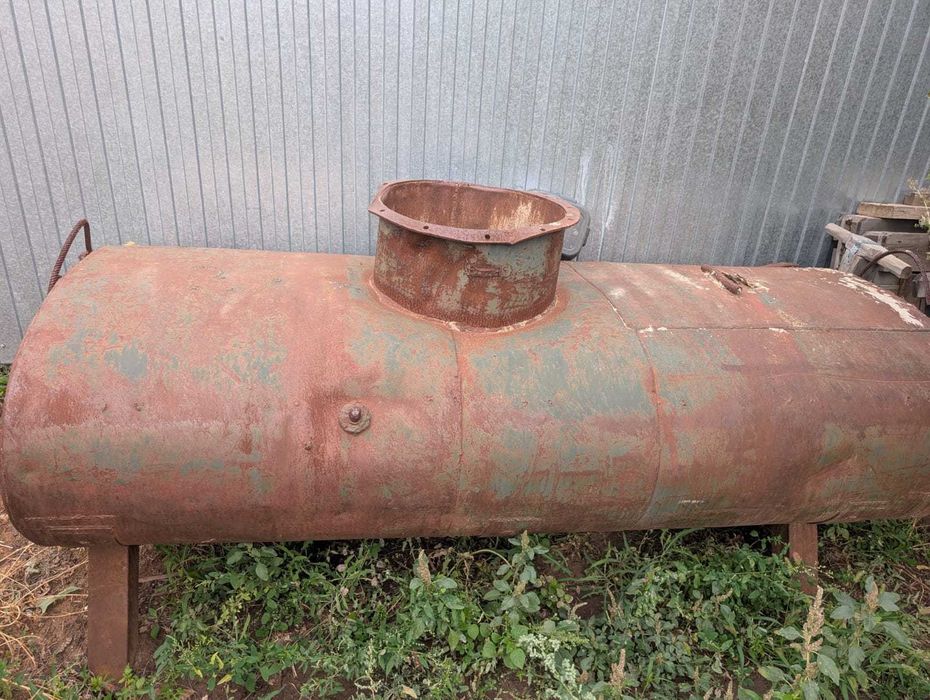 Продам металлическая емкость