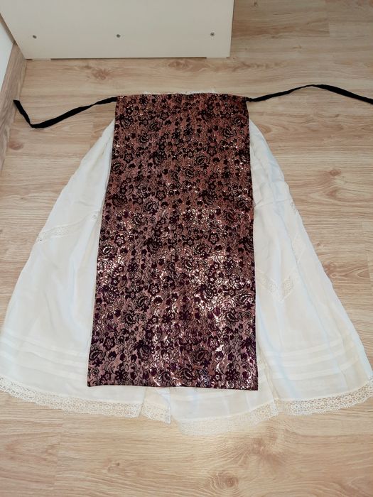 Costum popular stilizat