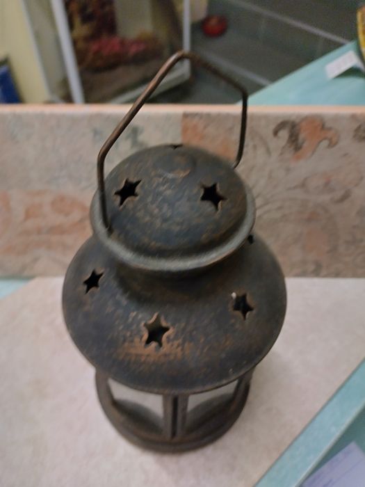 Старинен метален ретро бронзов фенер от Мароко.