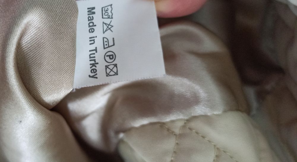 Geacă crem, glugă detașabilă, elegantă
