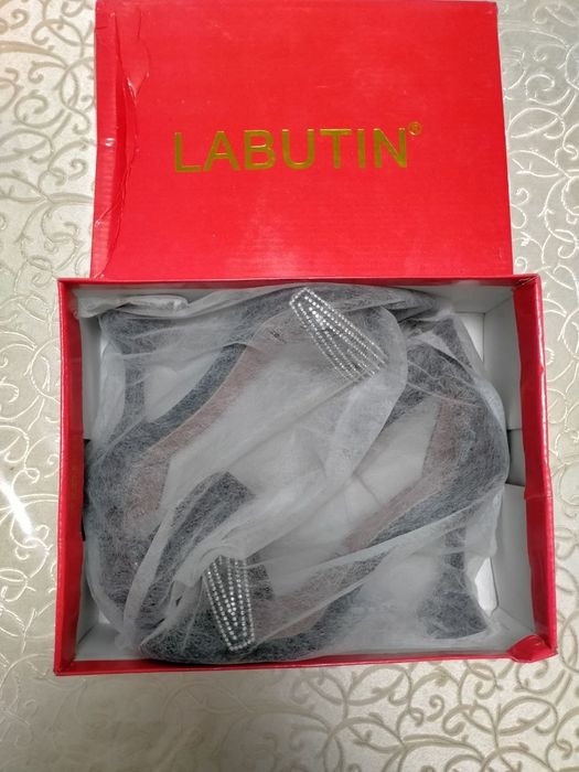 Женский туфли сотилади яанги