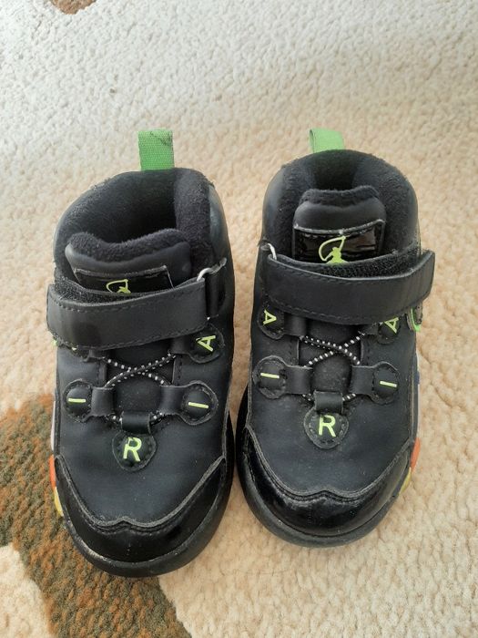 Продам детскую обувь на мальчика весна