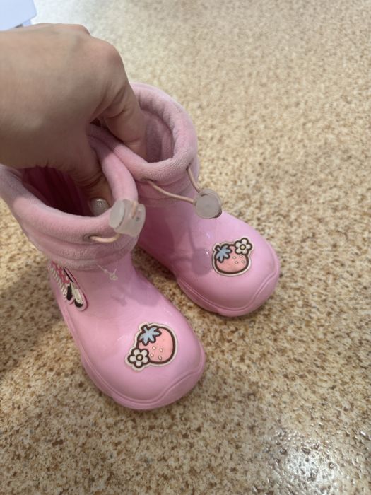 Продам сапожи для девочки на весну. Размер 22