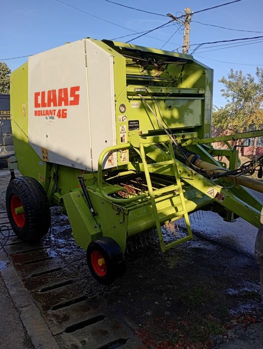 Presa baloți rotunzi Claas Rollant 46 Krone plasa