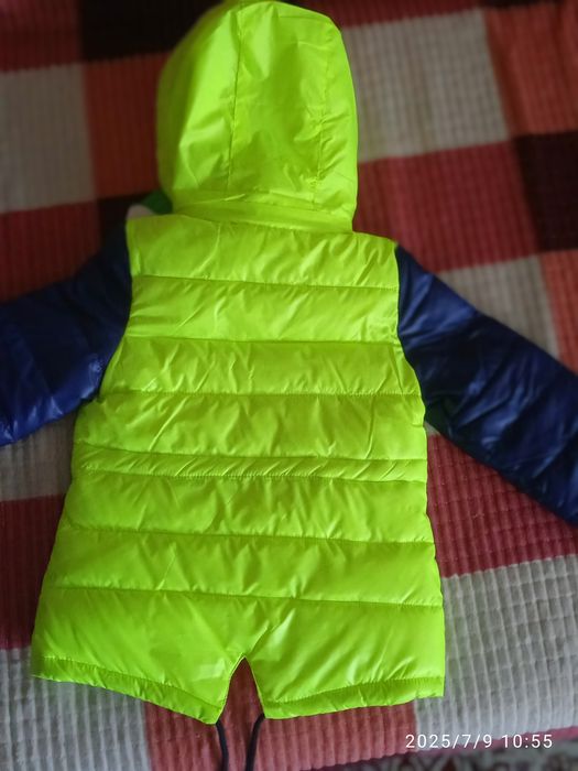 Куртка детская на 4-5 лет, новая.