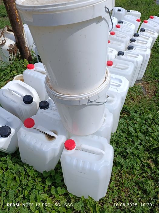 Продам канистры 20 л,  ведра, 30 л