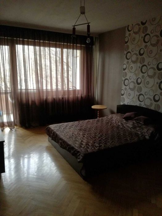 Продаваме  просторен , чудесен 3 стаен , София , Надежда 1 , до метро