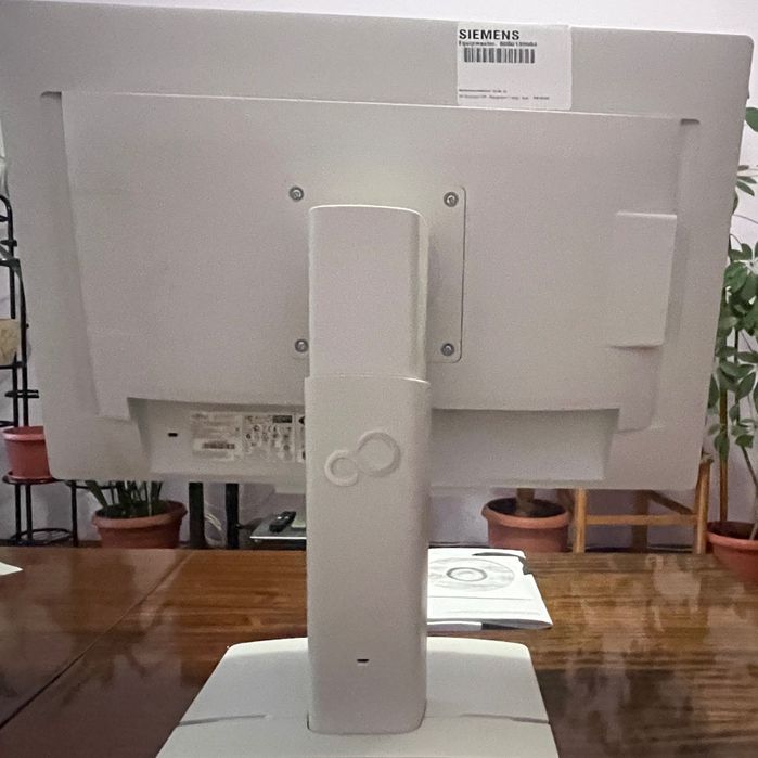 Fujitsu B22W-6 LED – 22” IPS монитор, Full HD, 60Hz, като нов + кабели