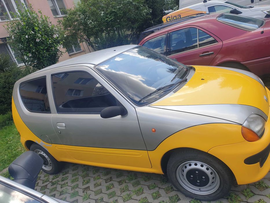 Fiat Seicento galben cu gri