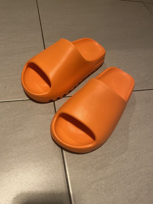 Vand papuci Yeezy Slide