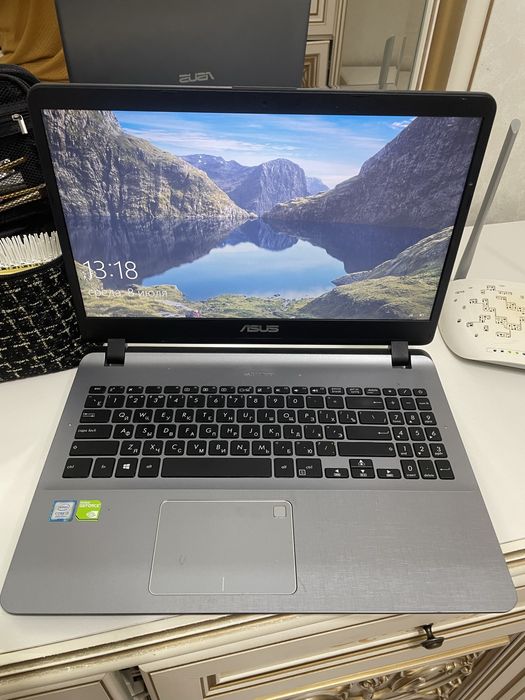 Ноутбук asus.