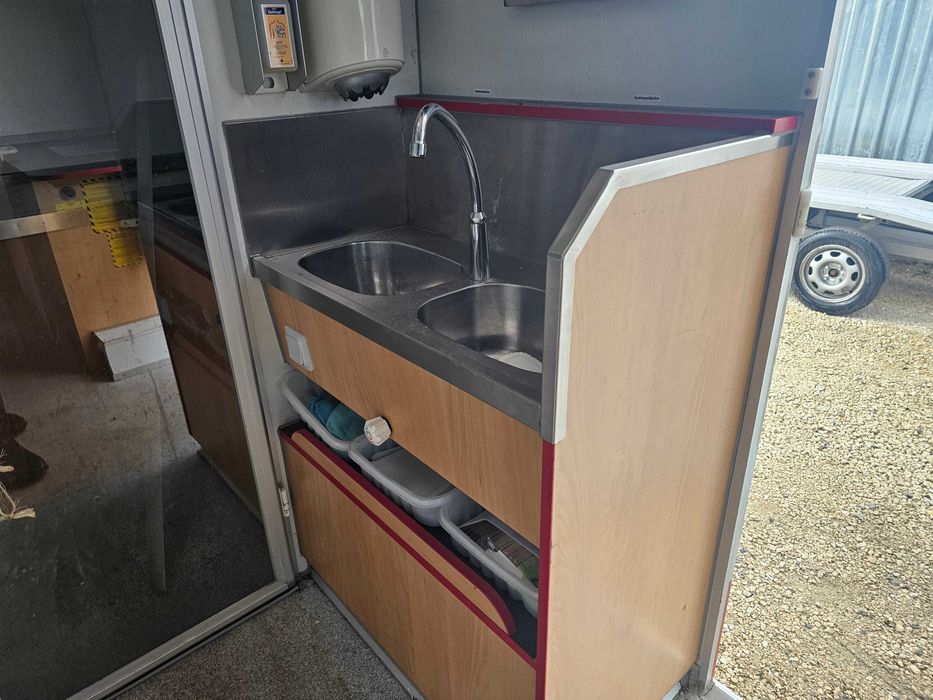 Мобилен магазин за риба