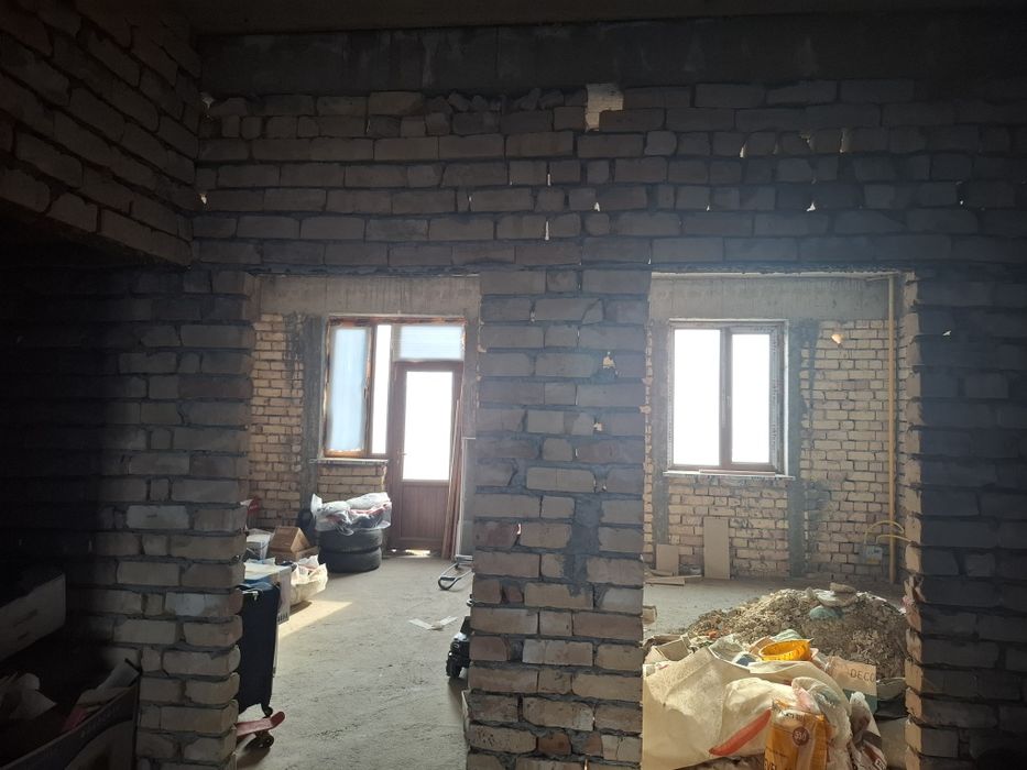 Своя сдаётся 110 кв.м. Без ремонта.
