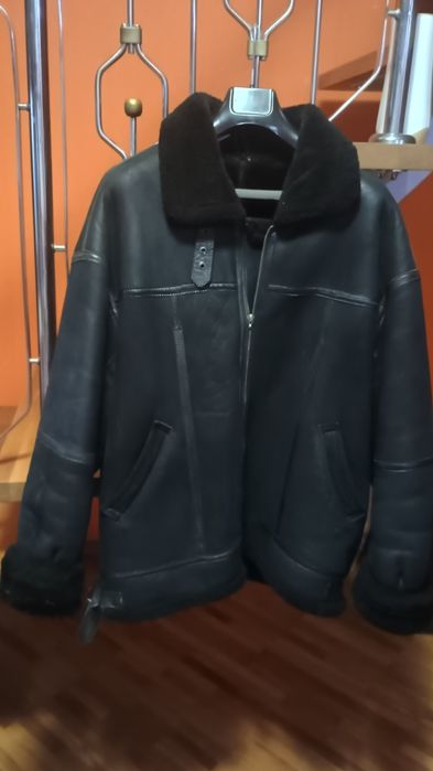 Geaca cojoc cu piele,culoare negru mărime 56,purtata