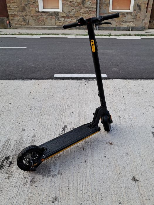 Trotinetă the urban prinde 20de km/h pe ora si se plieaza