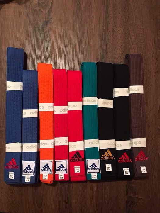 Спортна стока на едро и дребно карате бокс кимона ръкавици шорти колан