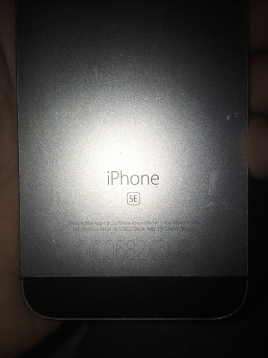 Iphone SE 2016 2,5 GB Ram cu 32 gb mem . Carcasa noua , baterie  89%