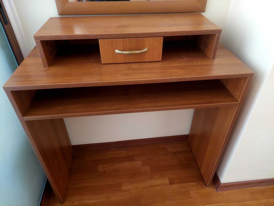 Тоалетка в цвят златен дъб (изработена по поръчка)