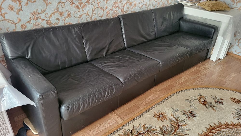 Продам кожаный диван