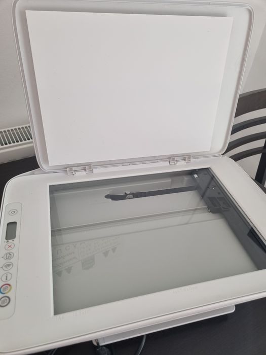 Vând imprimantă HP Deskjet ( seria 2000)