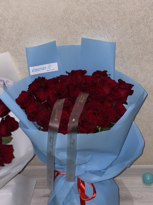 Город Актау, букет роз